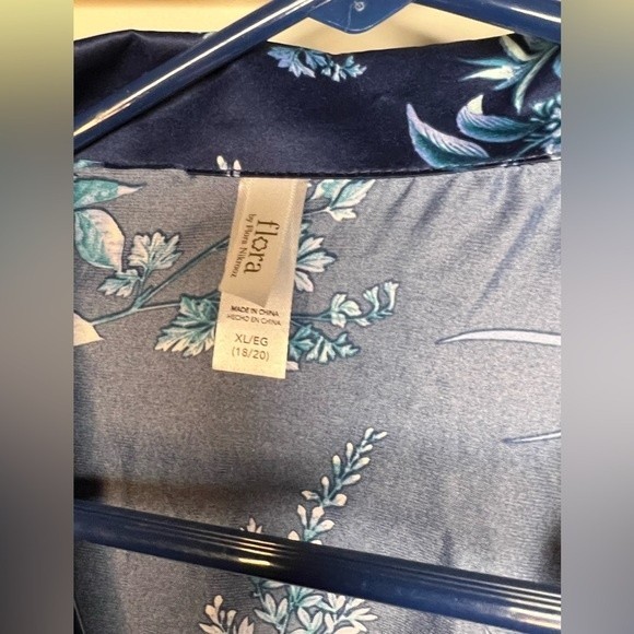 Flora Nikrooz Pajama Top Women’s XL Blue Floral Button Up Short Sleeve FLAW B3 - Picture 2 of 6